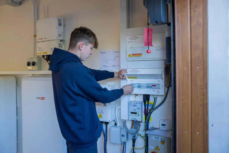 Batteries, EV Chargers and Heat Pumps: How It All Works Together