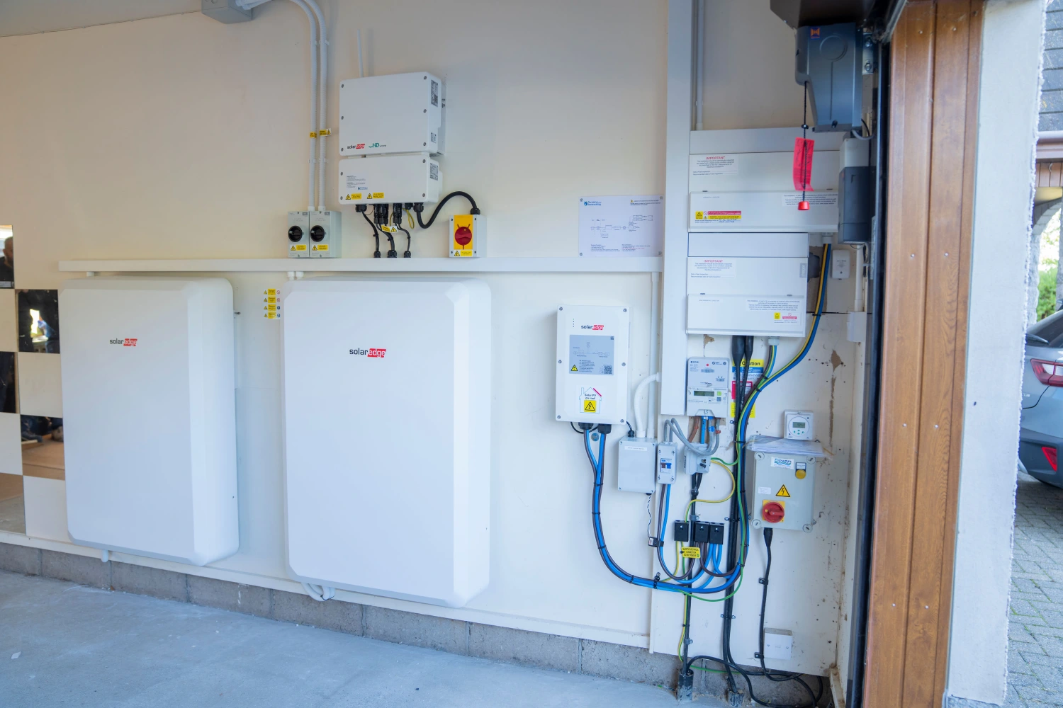 Home solar battery and inverter system installation